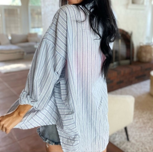 Nwt Boutique Brand lightweight button down shacket - Picture 4 of 9